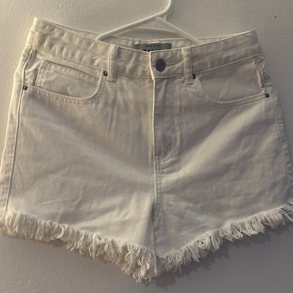 New Look Off-White Frayed Jean Shorts - Preloved